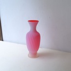 いちごと練乳のような花瓶-すらり