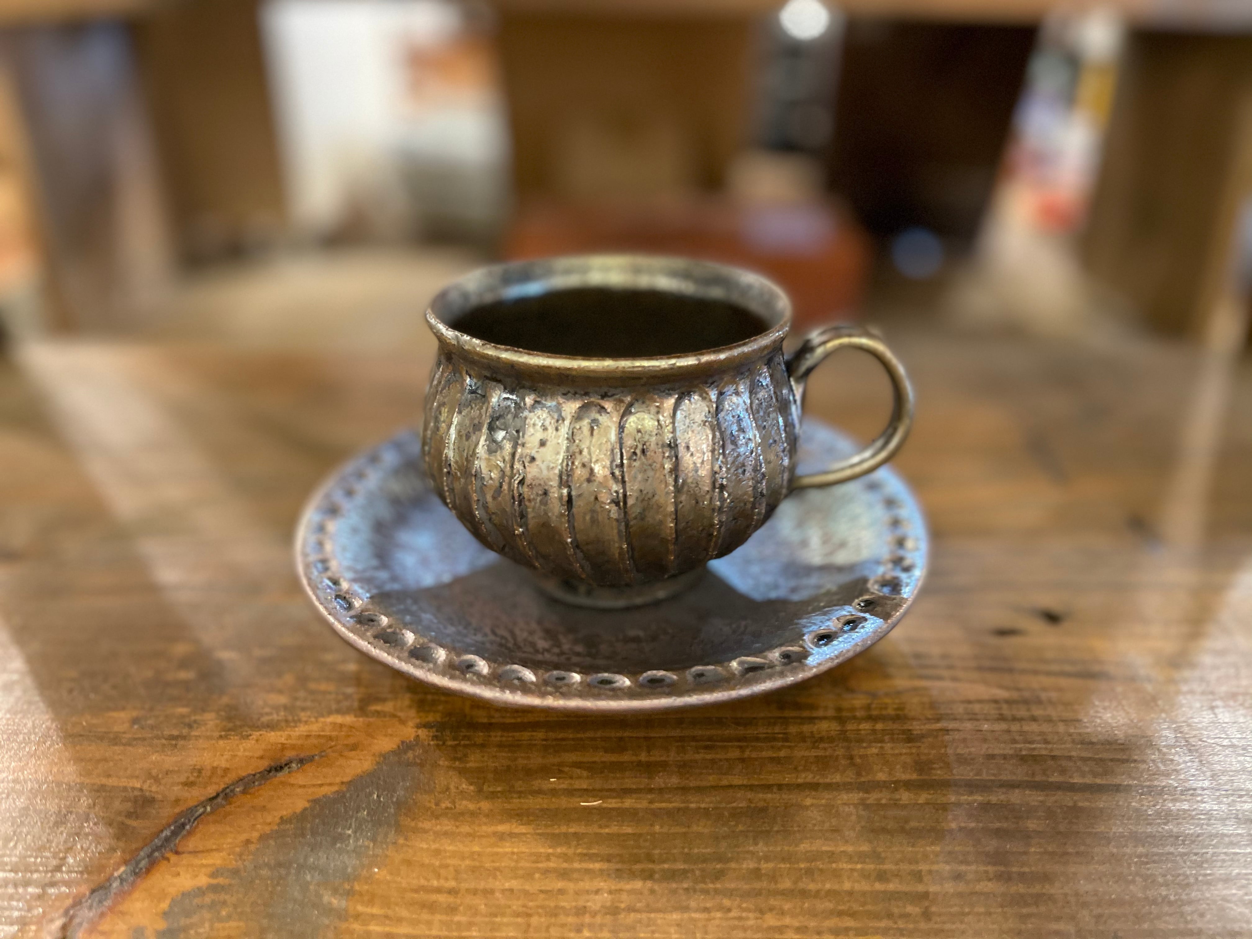 信楽焼】黒釉彫コーヒー碗皿 | 釧路の雑貨屋P-Nuts【ピーナッツ】