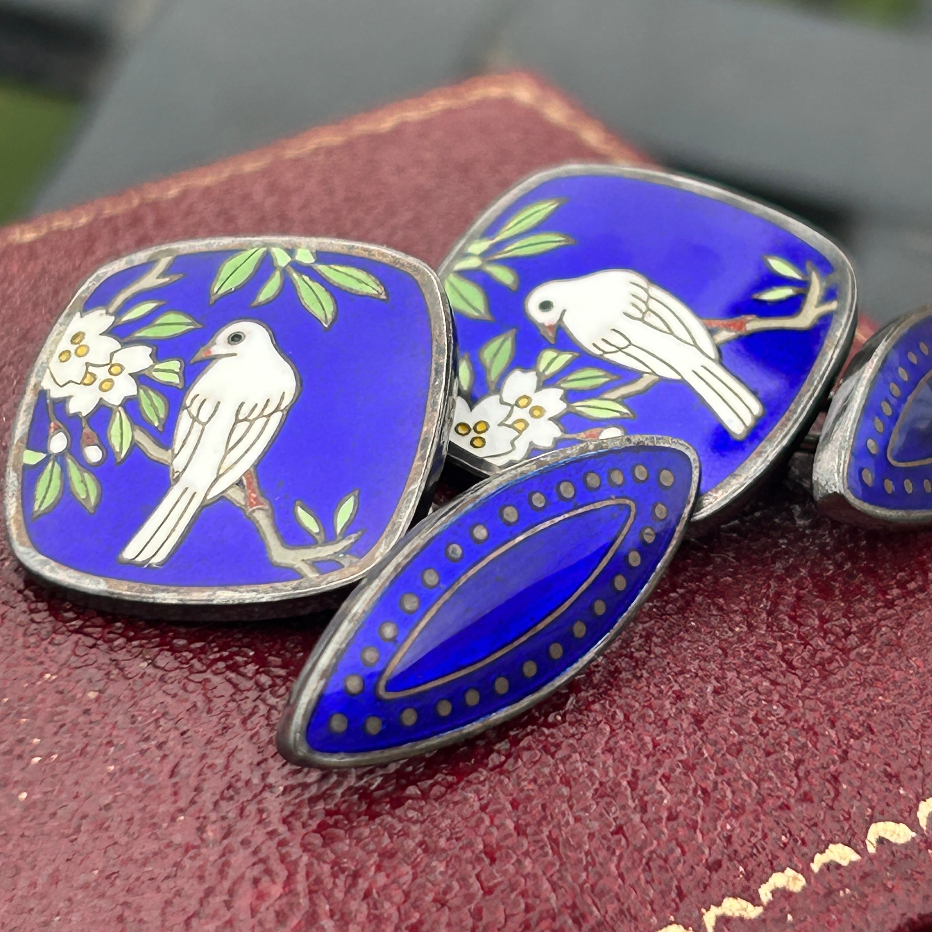 ヴィンテージ 輸出用七宝のカフスボタン　ロイヤルブルーに桜小鳥