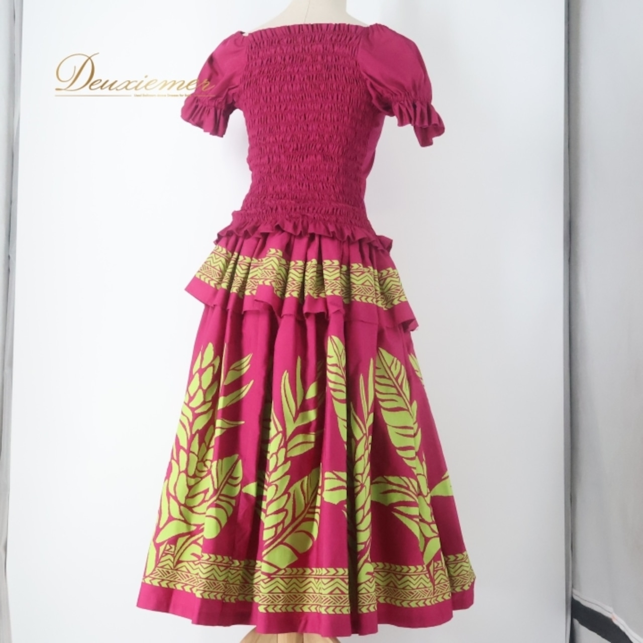 フラダンス 衣装 ツーピース セットアップ 上下セット パープル系 アロハスタンダード 日本製 ハワイアンプリント ALOHA STANDARDS アロハ 植物柄 フラ ダンス レッスン 練習 フリル袖 マゼンタ 華やか 鮮やか かわいい おしゃれ 上品 ピンク系 グリーン系 紫 ピンク 黄緑 フラデザイン ダンス衣装 トップス スカート かわいいデザイン おしゃれな色合い オシャレ ハワイアンスタイル 練習着 エレガント 可愛い