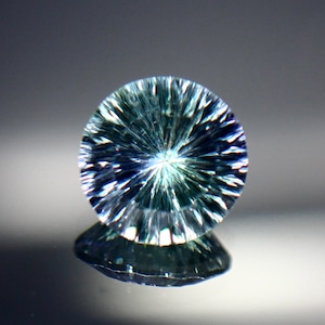 【Radiant Kiriko Cut™️】蒼翠、神秘の美　0.90ct 天然ゾイサイト