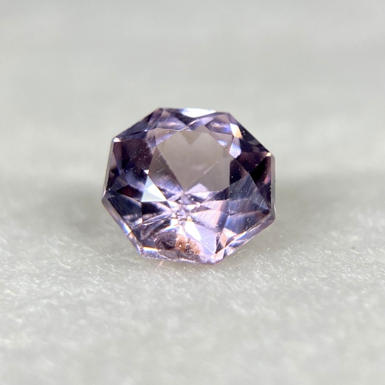 お花みたいなスピネル 訳あってお買い得  約5.0mm*3.3mmmm r-0400