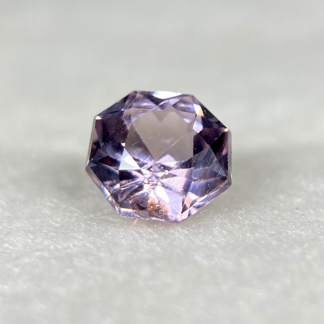 お花みたいなスピネル 訳あってお買い得  約5.0mm*3.3mmmm r-0400