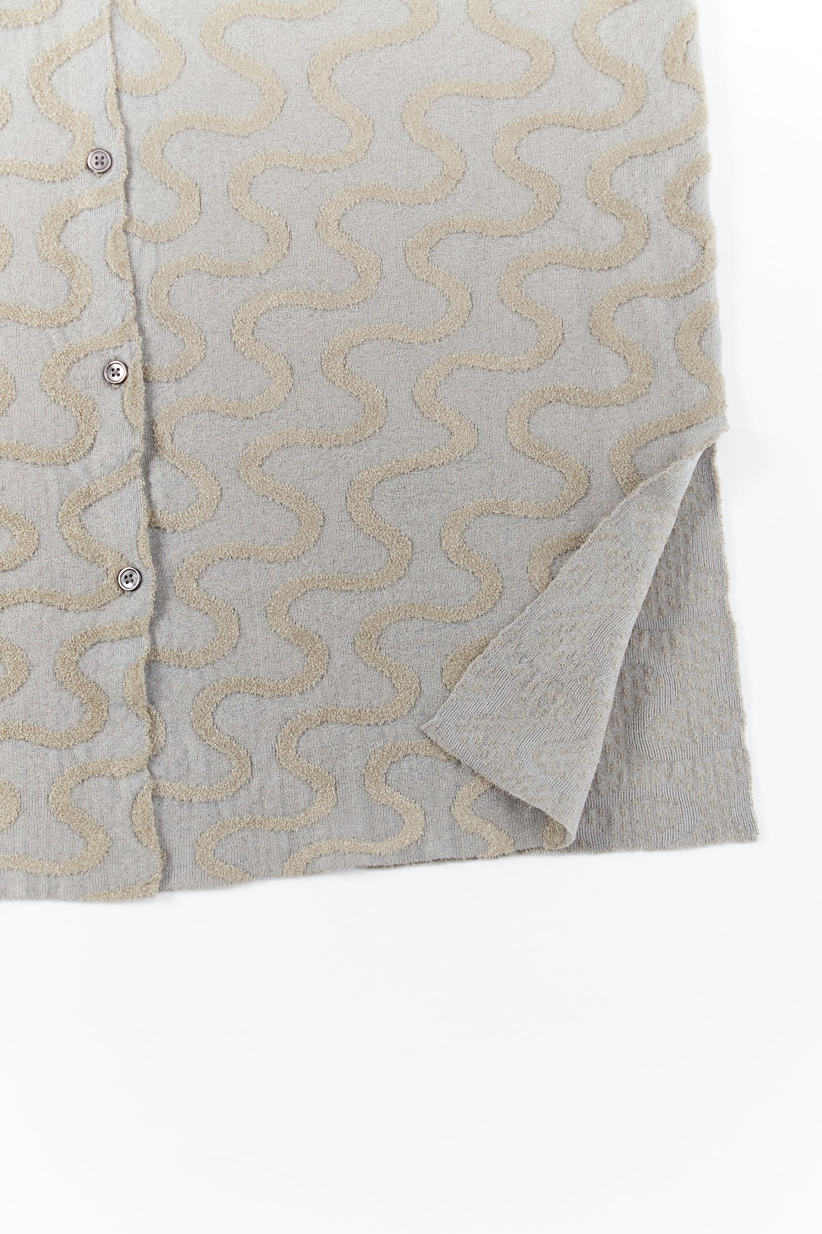 SHINY WAVY PATTERN KNIT SHIRT 25AWAC-012 BLACK | A CCORDION