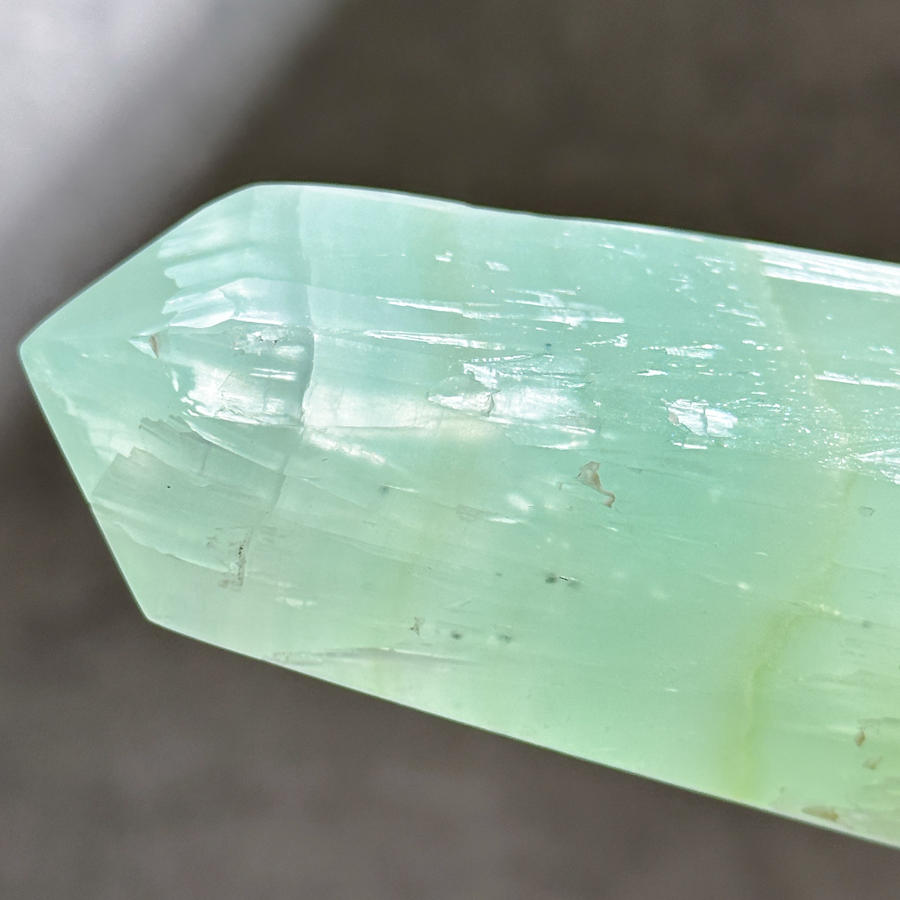 ピスタチオカルサイト タワー41◇ Pistachio Calcite ◇天然石・鉱物