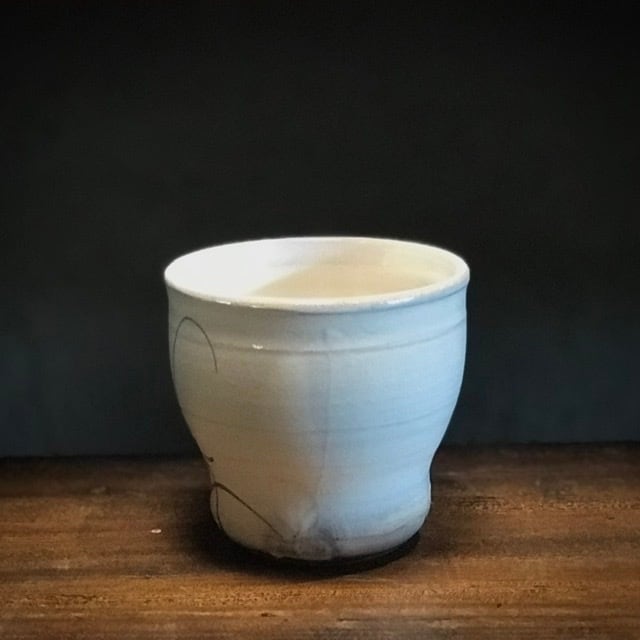 唐津焼　宸山窯(しんざんがま)　窯変粉引　絵唐津平鉢 粉引絵唐津／焼酎カップ(定番品) | 唐津焼 炎向窯