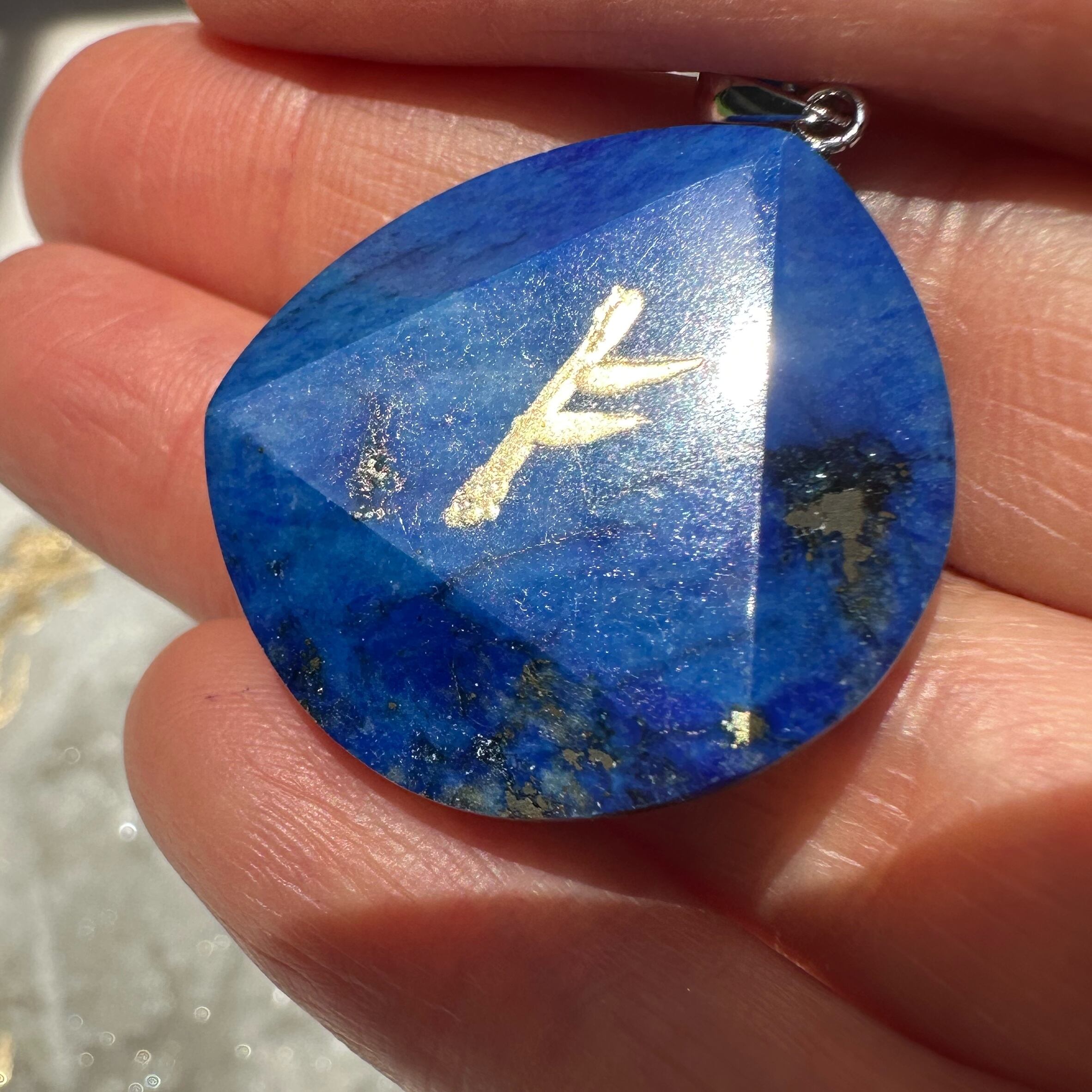 豊かさの象徴】高品質 ラピスラズリ 六芒星「フェオ」ペンダントトップ