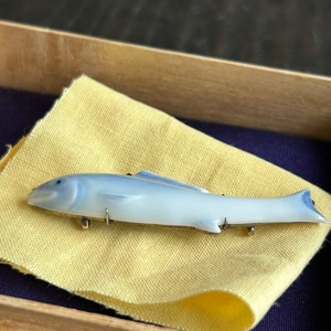 12代今右衛門　繊細な香魚の帯留め　WG使用