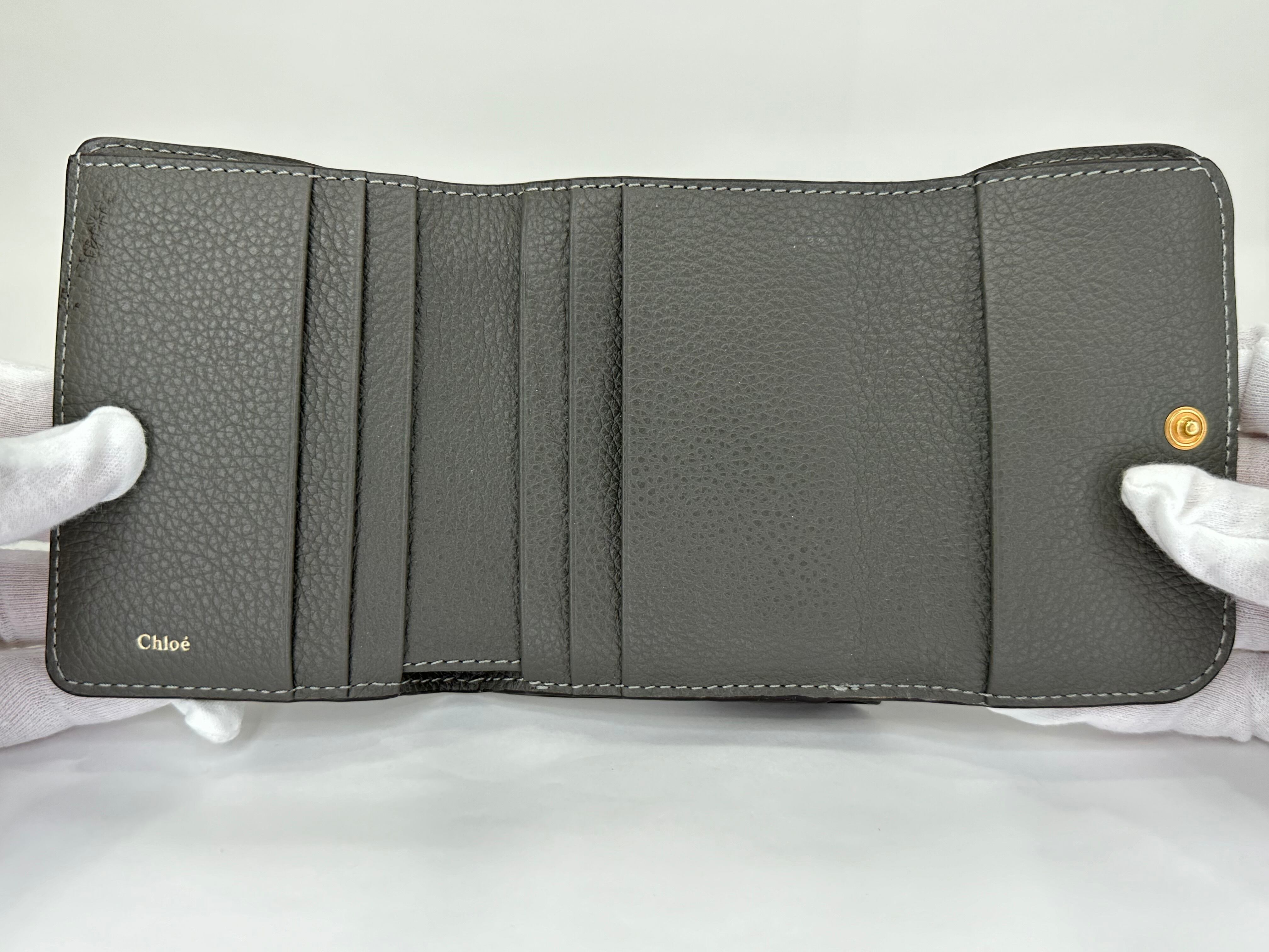 Chloe グレー レザー 三つ折り財布(グレー(灰色)系 Chloe Chloe グレー レザー 三つ折り財布(グレー(灰色)系 Chloe