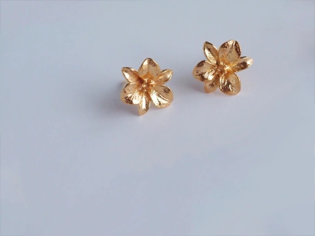 リリー スタッドピアス【24KGP（SV925）】