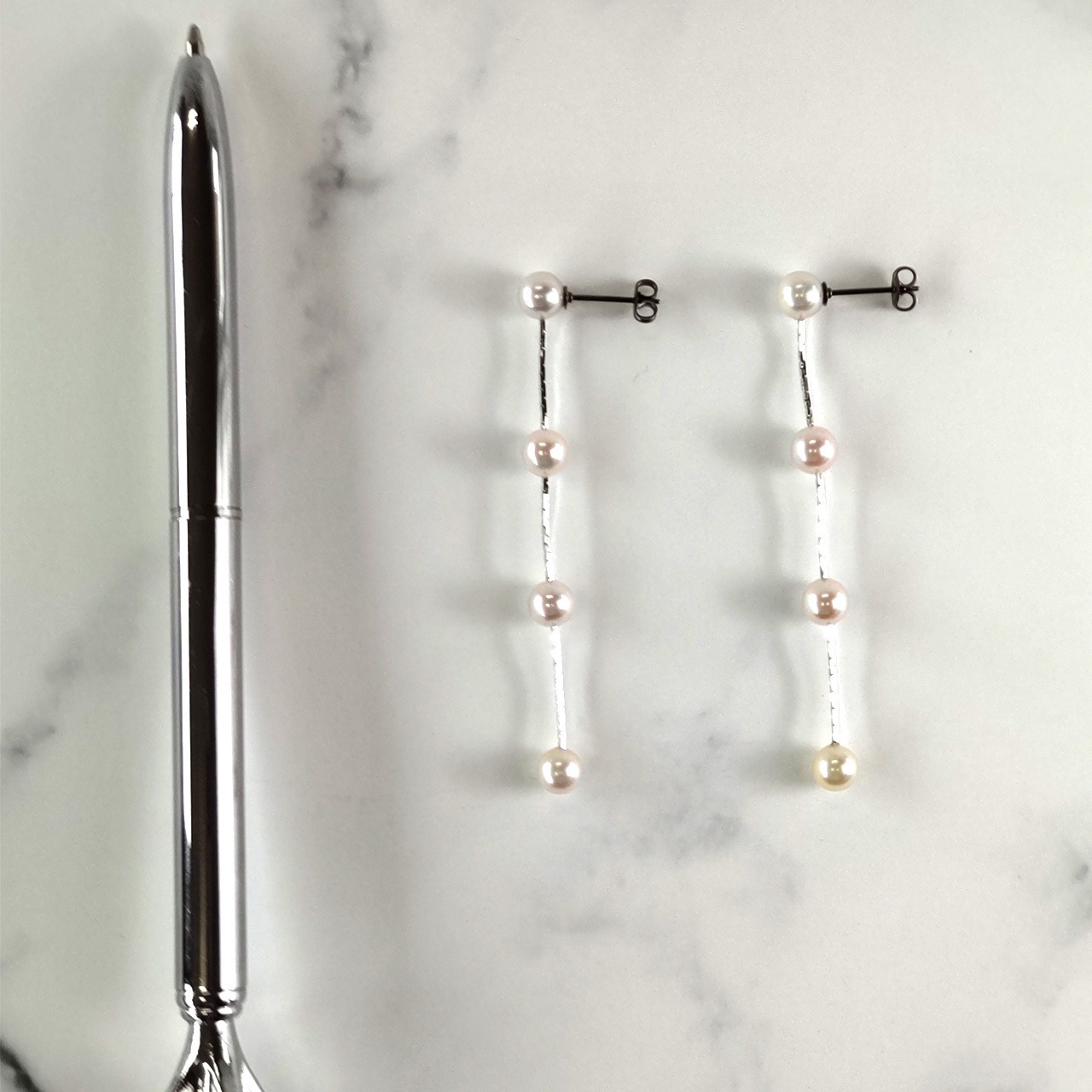 アコヤ真珠約5.7mm　四連ピアス  ※チタンポスト　