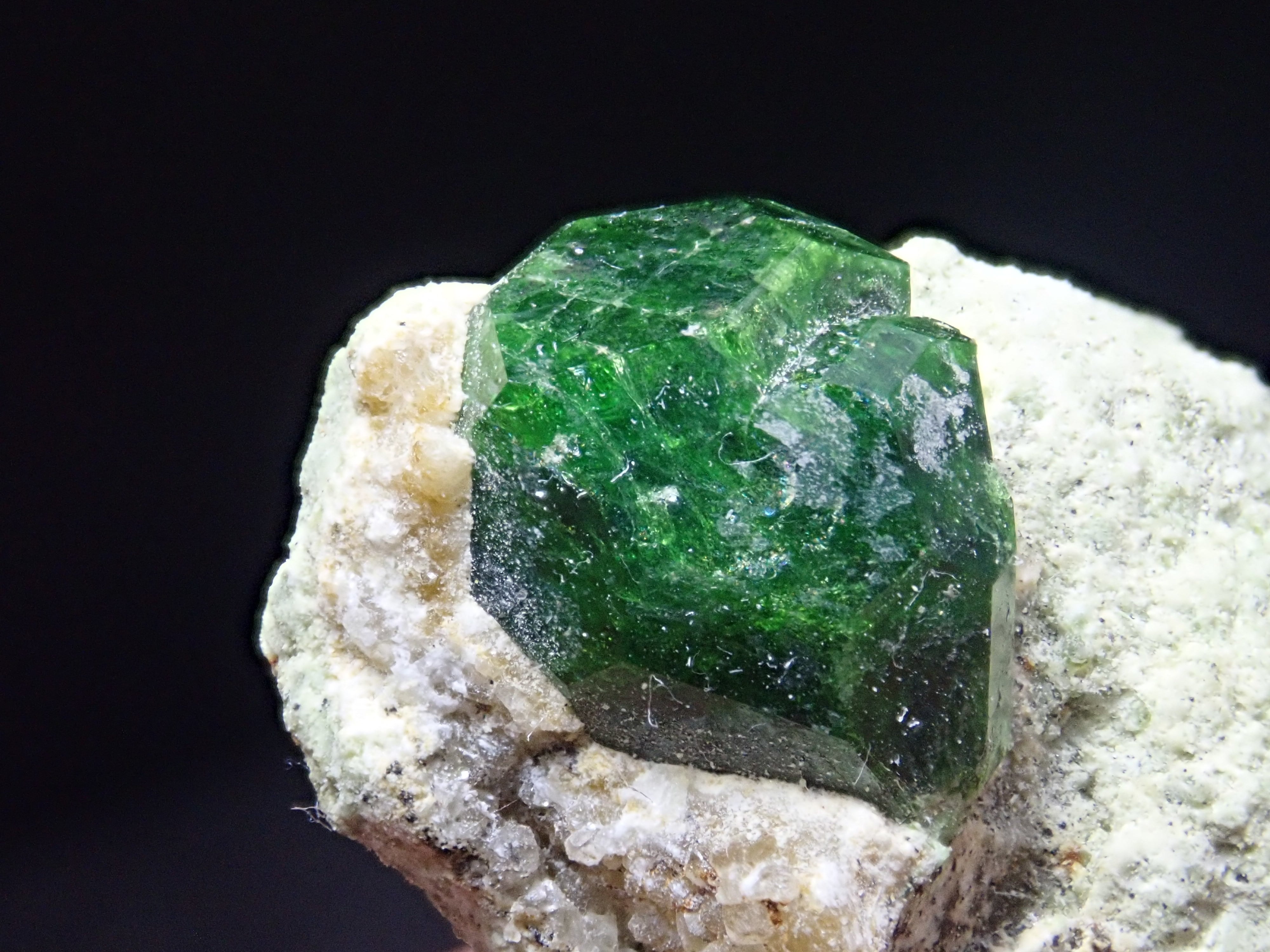 M*c様 タンザナイト 灰簾石 原石 鉱物標本 天然石 213 タンザナイト 灰