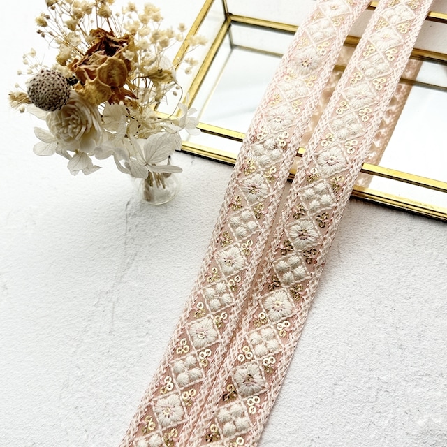 1ロール　ホワイトドリーム　[ピンク］インド刺繍リボン　2179-1R