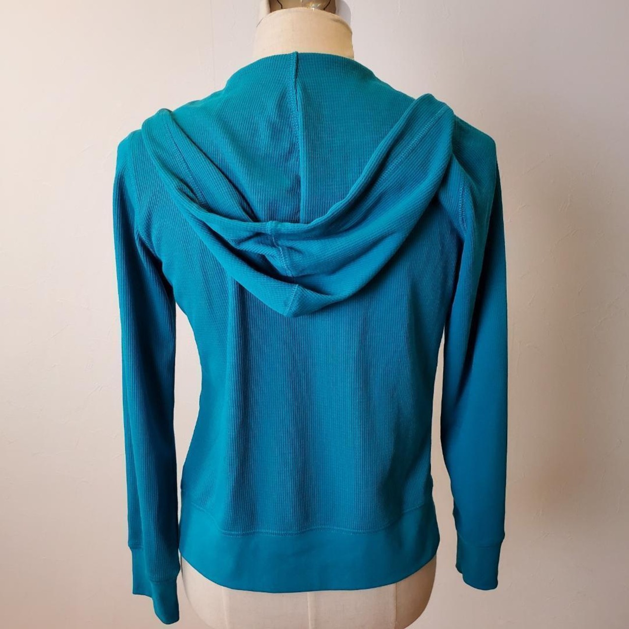 【USED】スポーツ　ユニクロ　トレーニングパーカー　美品Mサイズ　