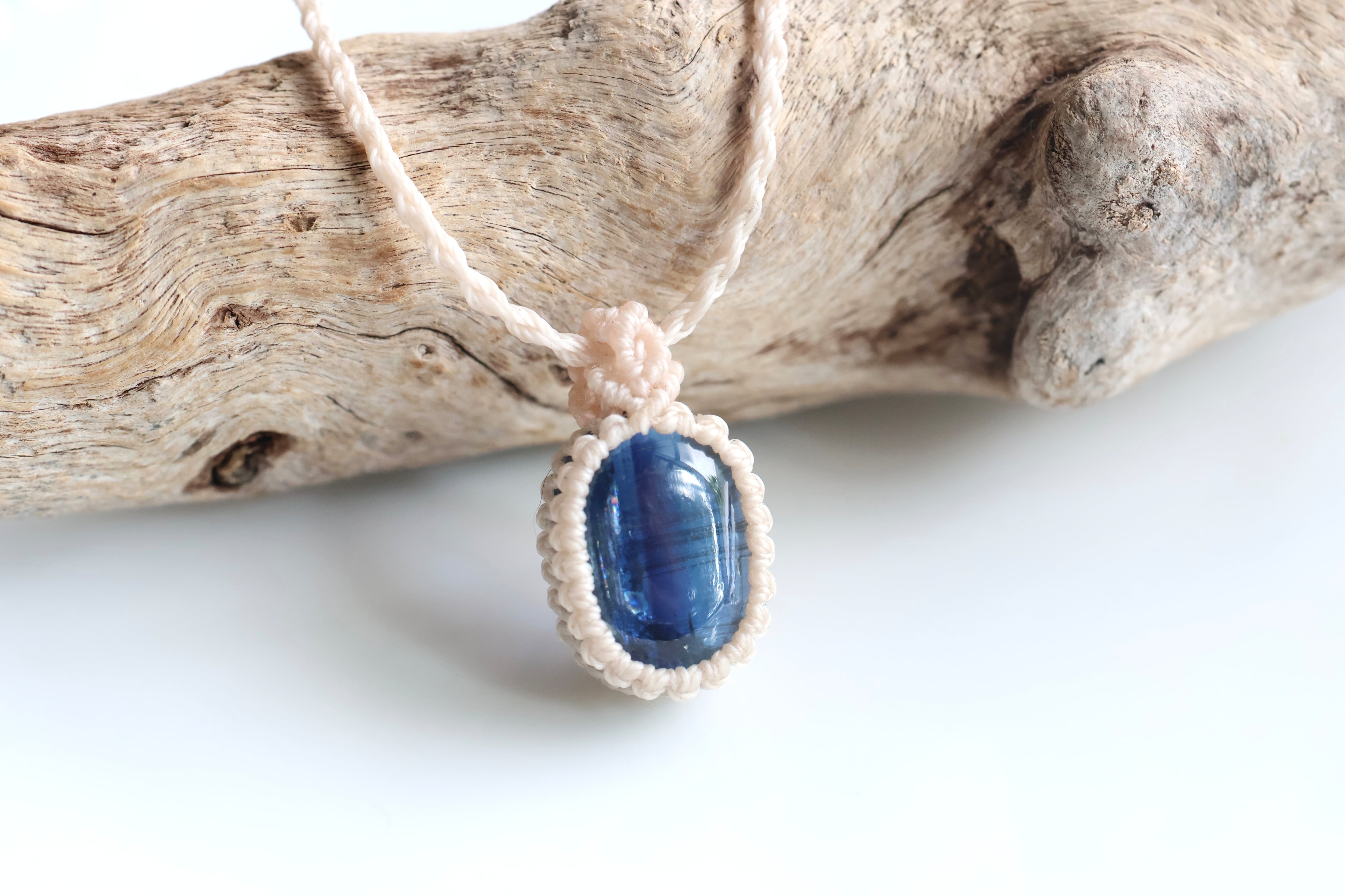 カイヤナイト マクラメ編みネックレス