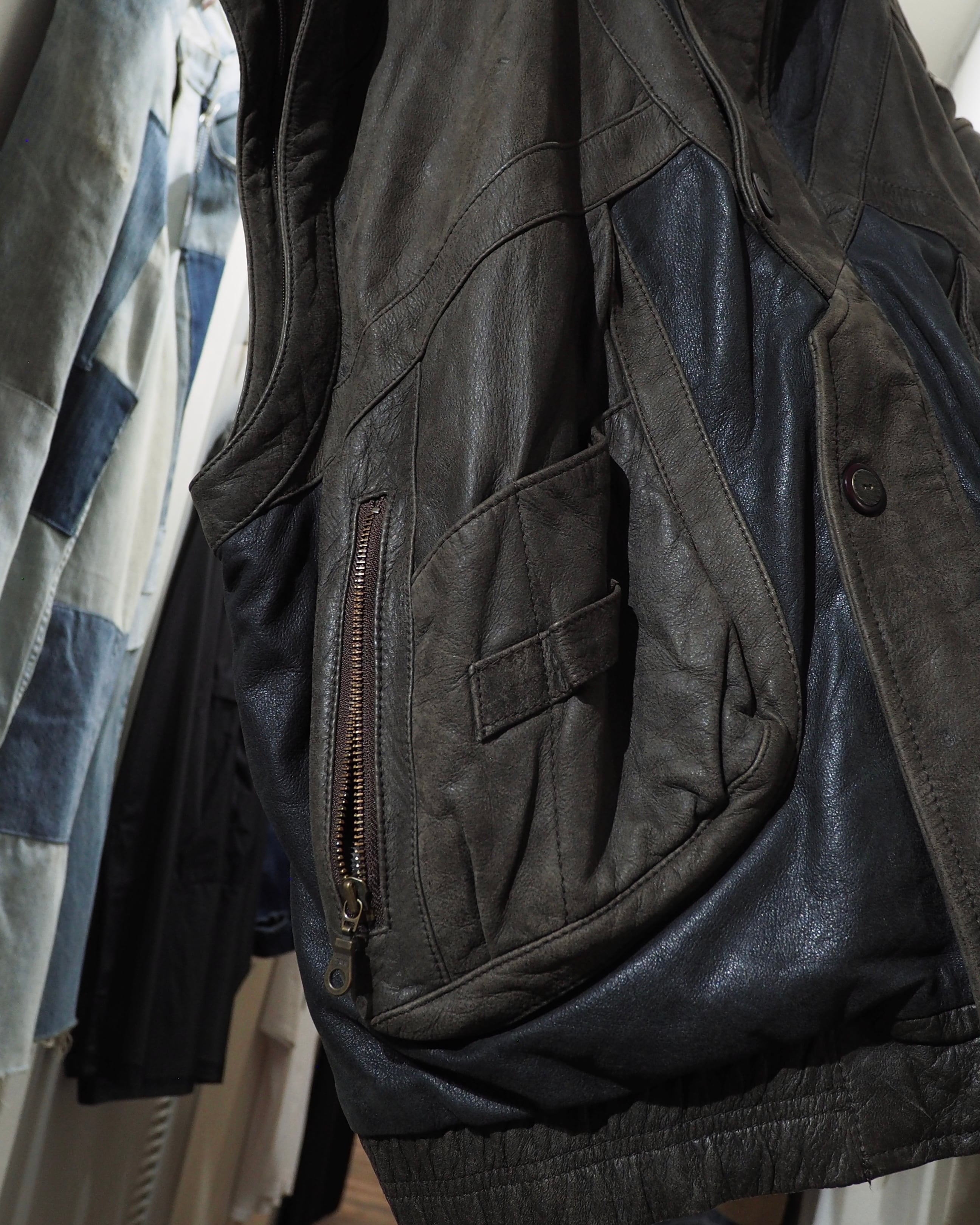 " 変形 × 分離 " Sleeve Detachable Gimmick × Panel Switching Vintage Loose Leather Jacket