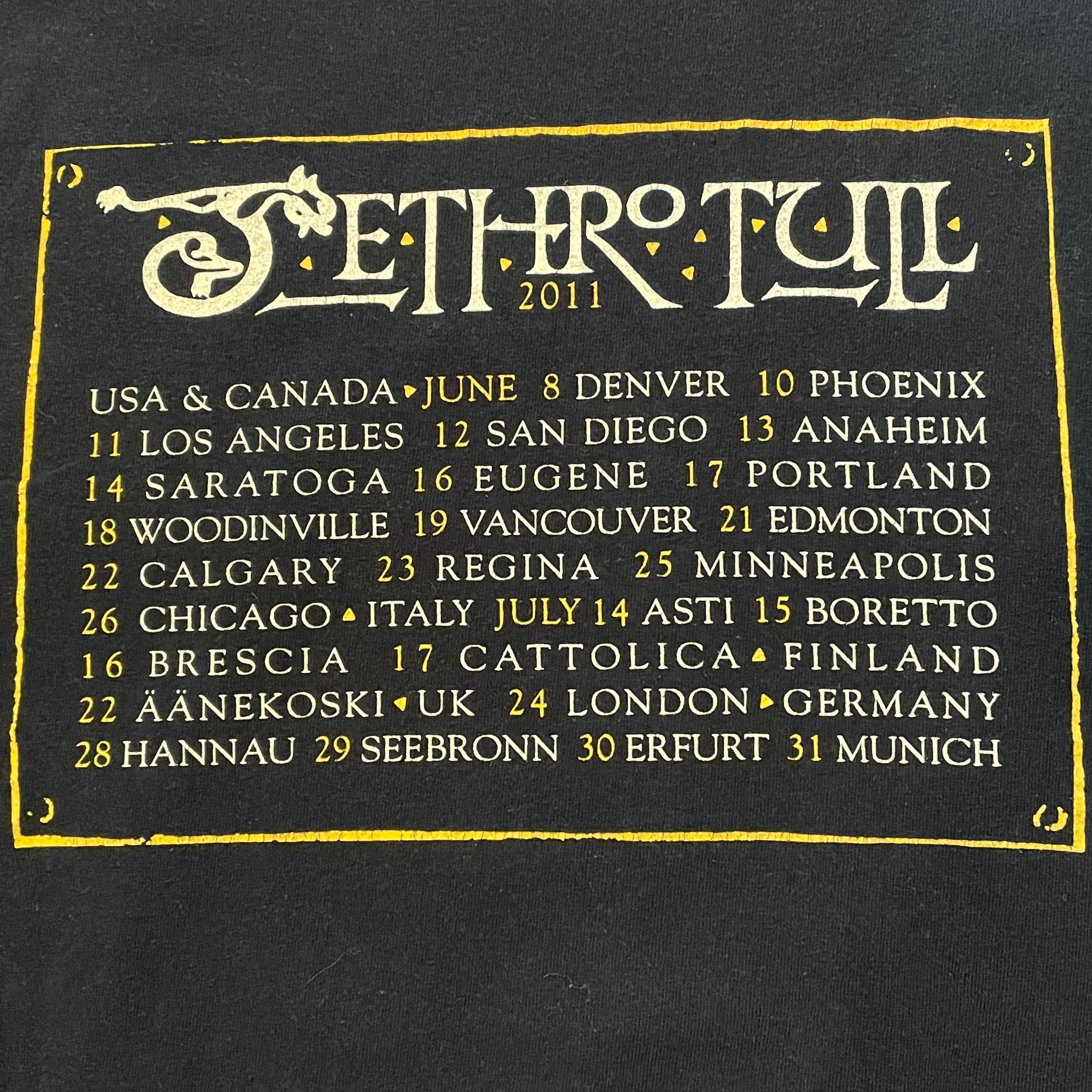 Gildan ジェスロタル 11年 ツアーtシャツ バンドtシャツ イラスト バックプリント ロックt Jethro Tull Us古着 アメリカ古着 古着屋手ぶらがbest