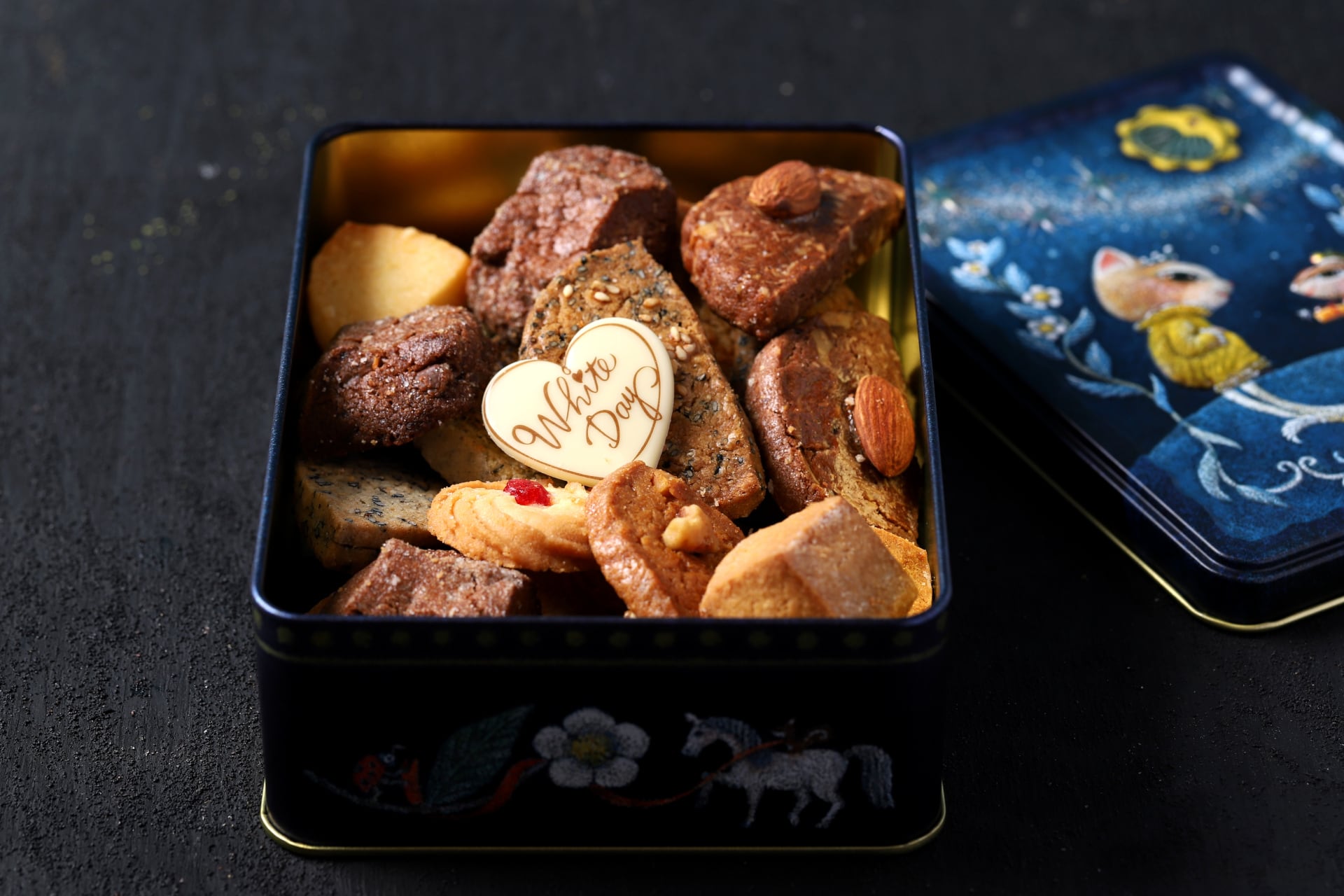 【期間限定】猫とリス　缶入りアソートクッキー