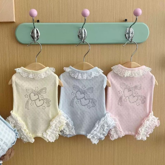 ラインストーン＆レースのガーリー淡色ロンパース　犬服　01182