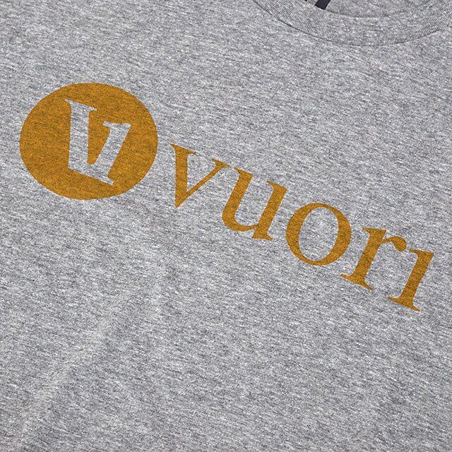 【新品タグ付き】vuori ヴオリ Tシャツ Mサイズ メンズ 即日発送 ヴオリ Vuori ヴォーリ メンズ ロゴTシャツ V1 VUORI WORDMARK