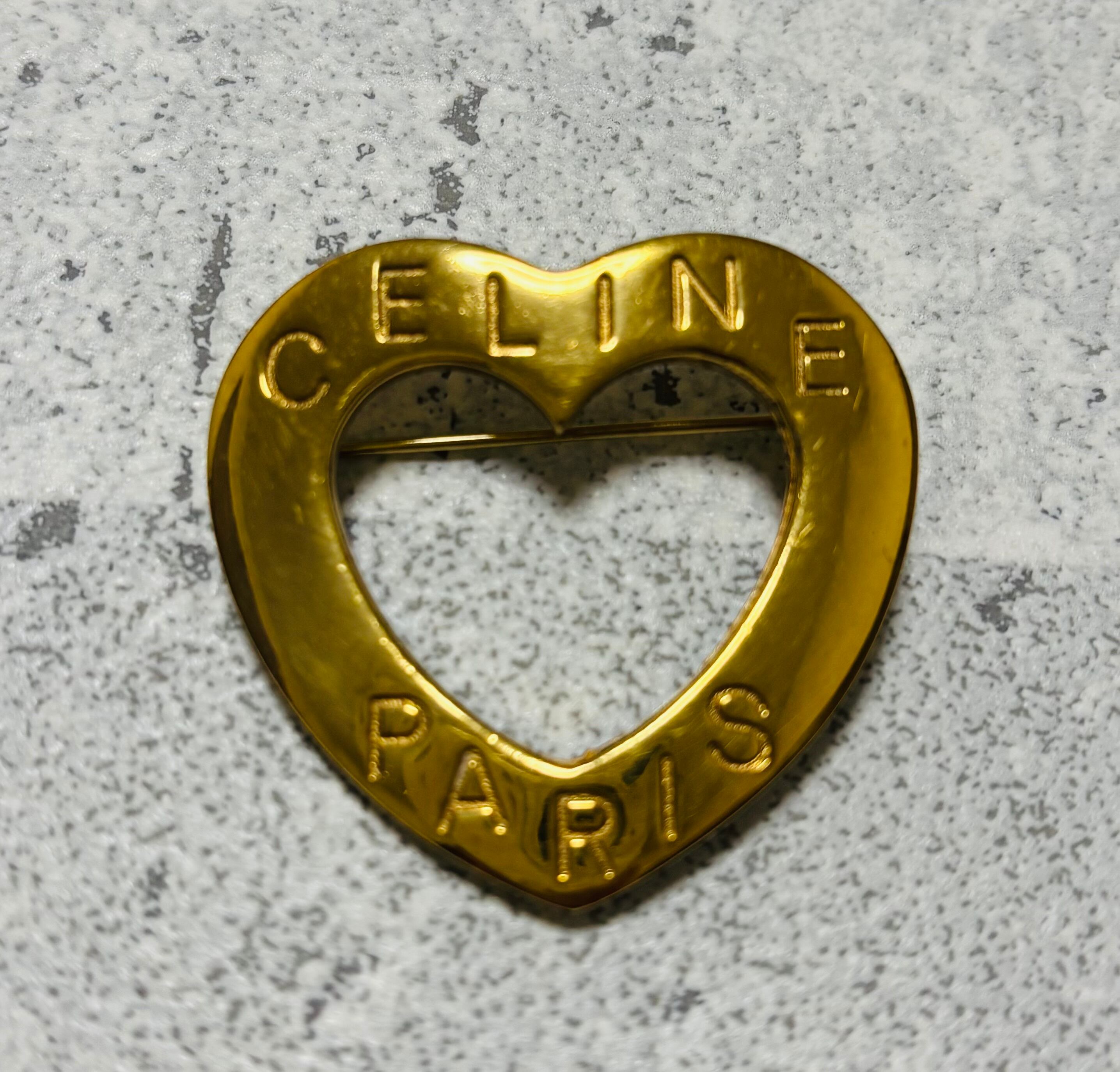 CELINE ハートロゴ ブローチ