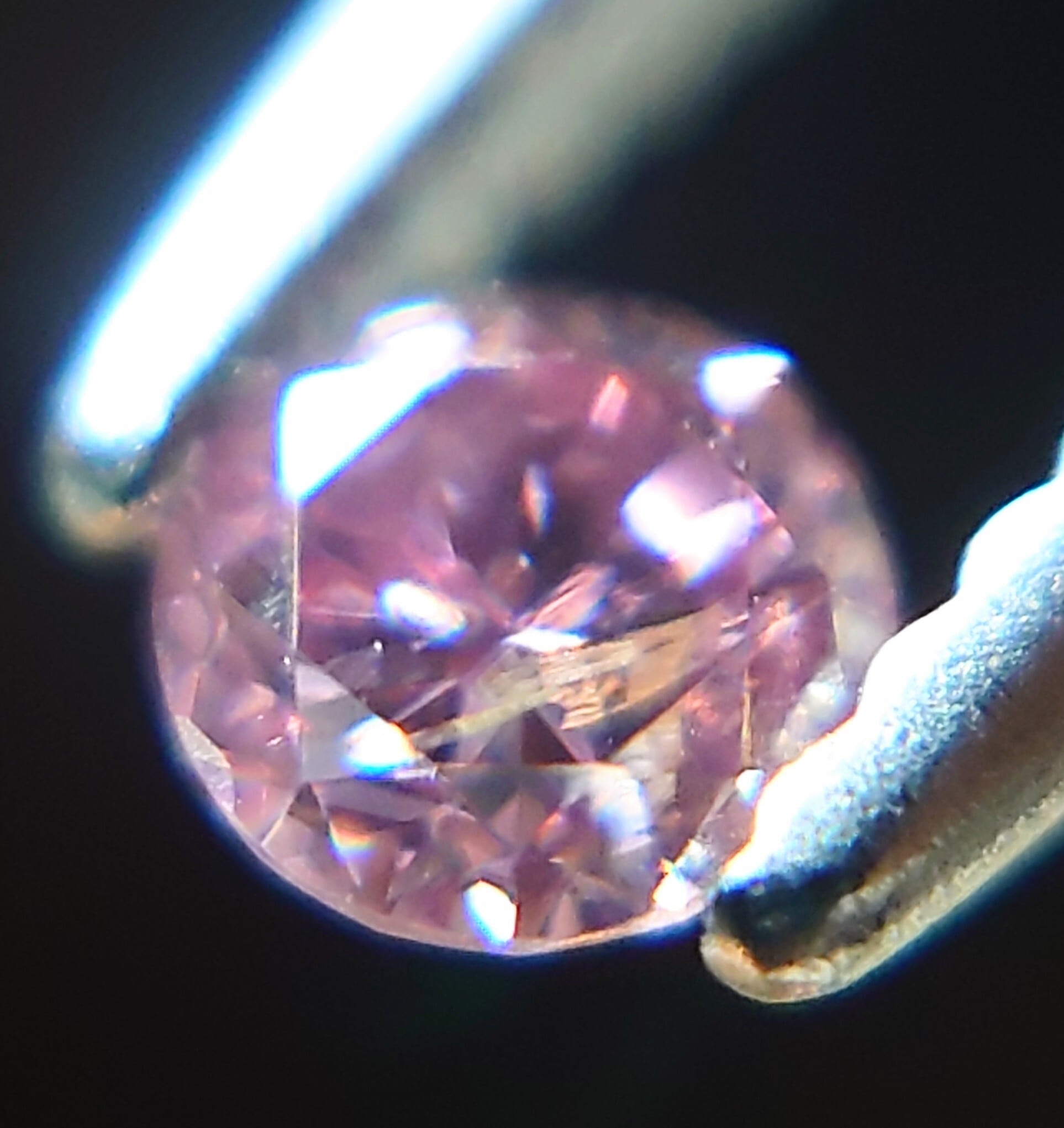 極濃Fancy vivid purplish pink 0.041ct ルース