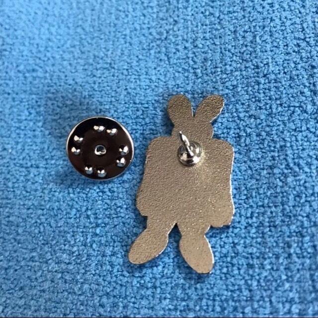 サラリーマンうさぎのピンバッジ | sonipin