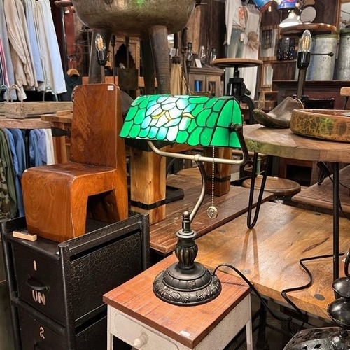 Topanga Lighting　バンカーズステンドグラスランプ　グリーンリーフ　テーブルランプ　バンカーズランプ　ステンドグラス　レトロ