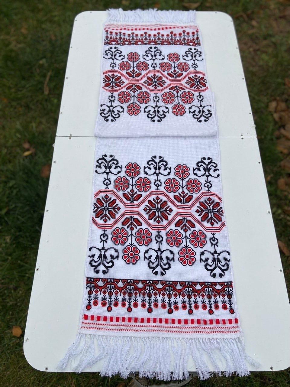 ウクライナ伝統手刺繍祭具タオル「ルシニク」 | ウクライナ刺繍