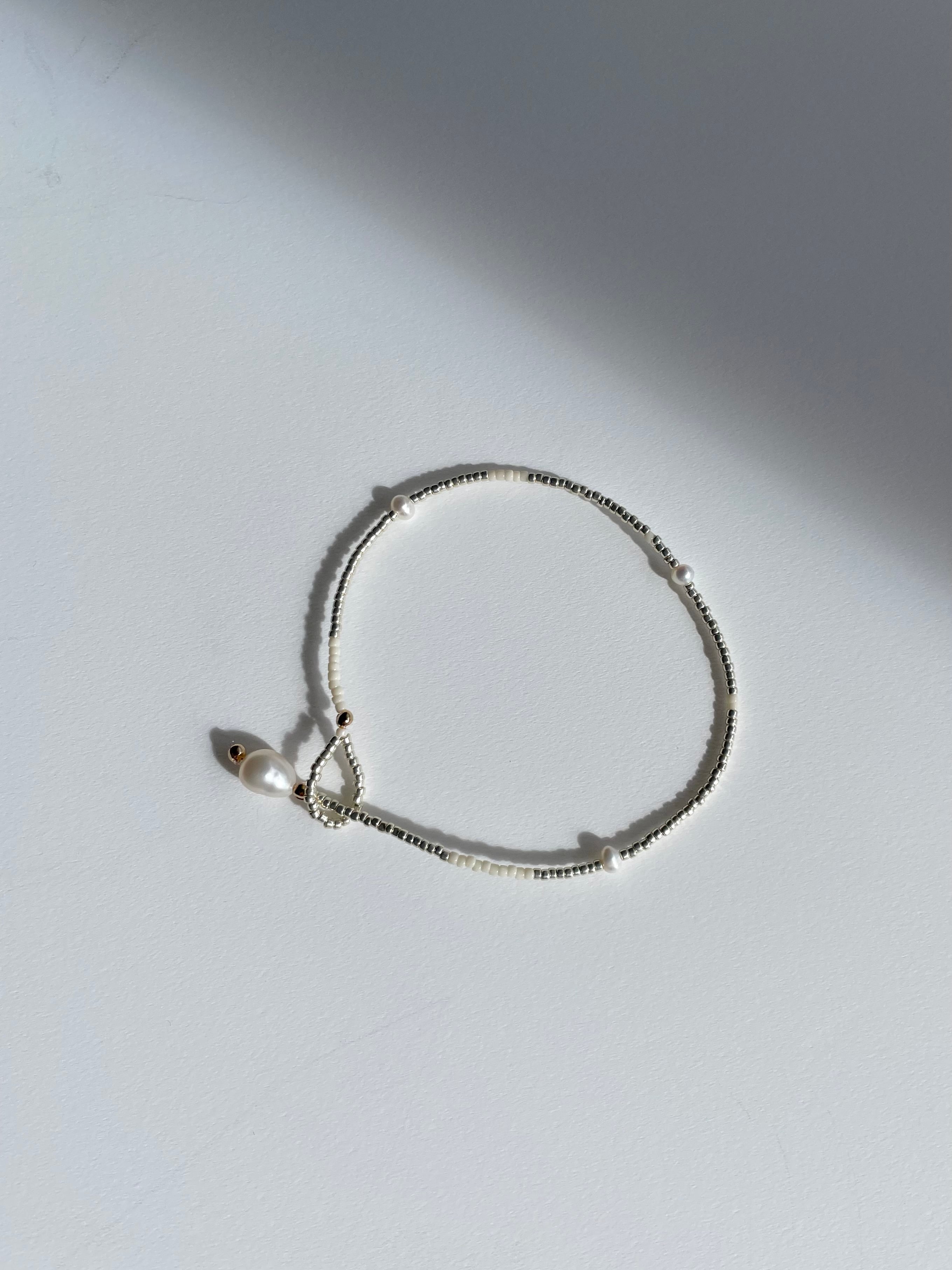 パールの留め具のビーズブレスレット〈シルバーベース〉