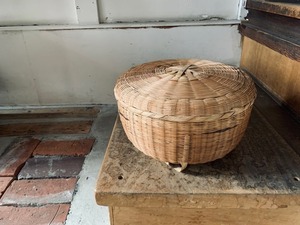 蓋付き竹籠（古道具）_1