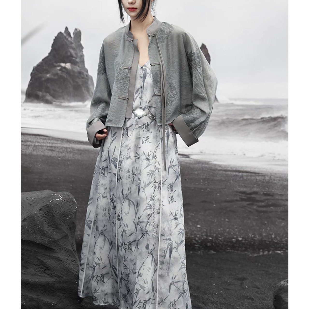 夜叉蓮華　東洋の魔女のドレス　M24448