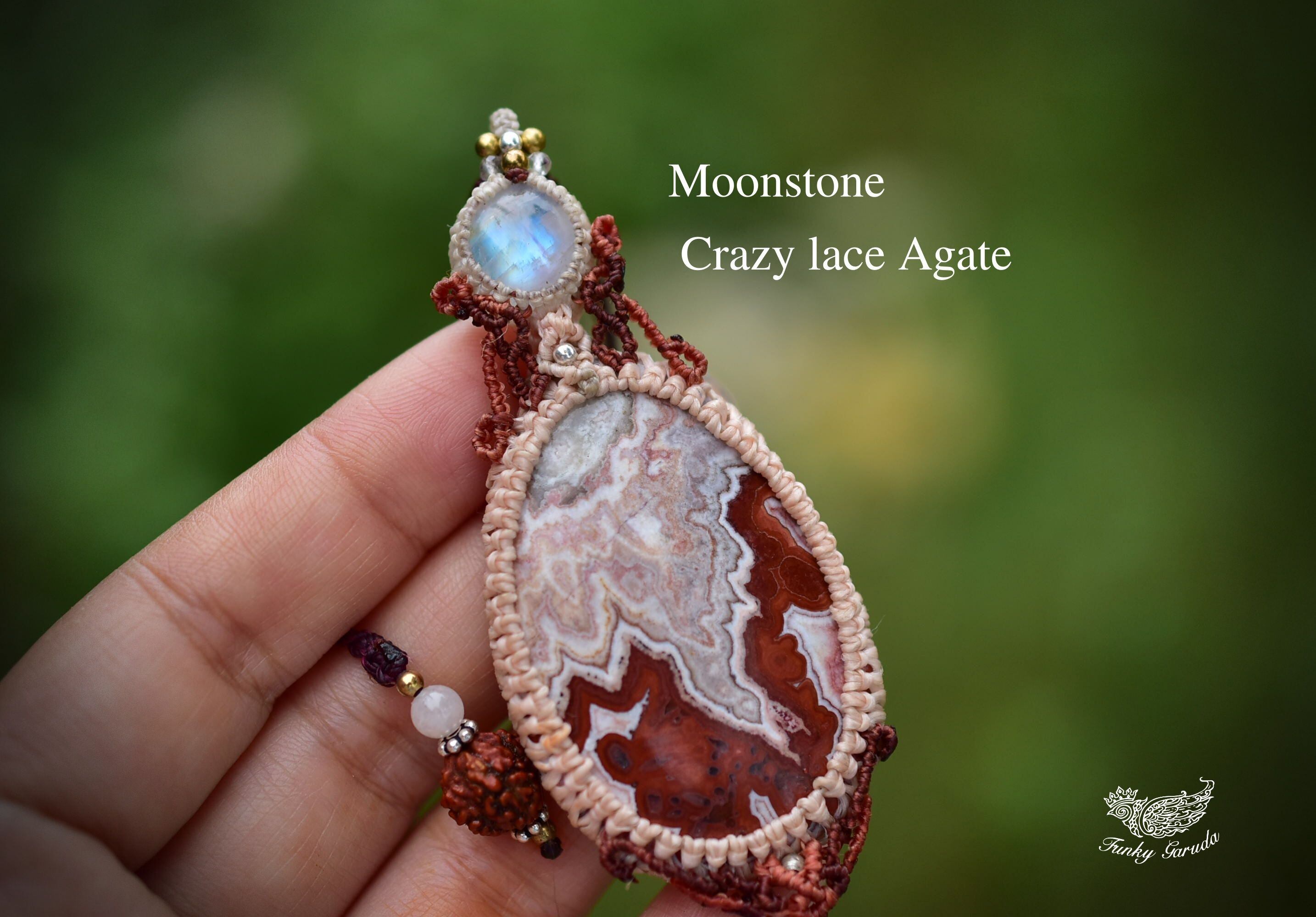 紅の魔術★ムーンストーン クレイジーレースアゲート マクラメペンダント age011