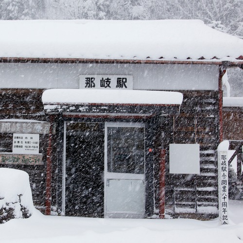 木造駅舎　冬景色01