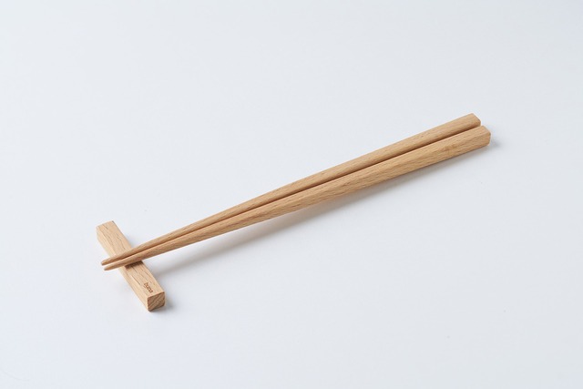 日本の森の木・国産無垢材 箸 小 箸置き付き