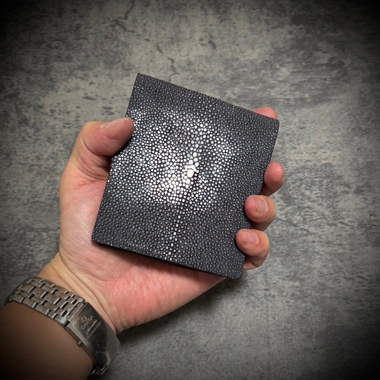 スティングレイ コンパクト ウォレット ガルーシャ 二つ折り 財布 折