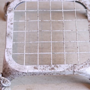 mondimanche 花台　シャビースクエアスタンドSDY｜シャビーシックなテイストの花台　水はけよくオシャレに飾れる　UF677