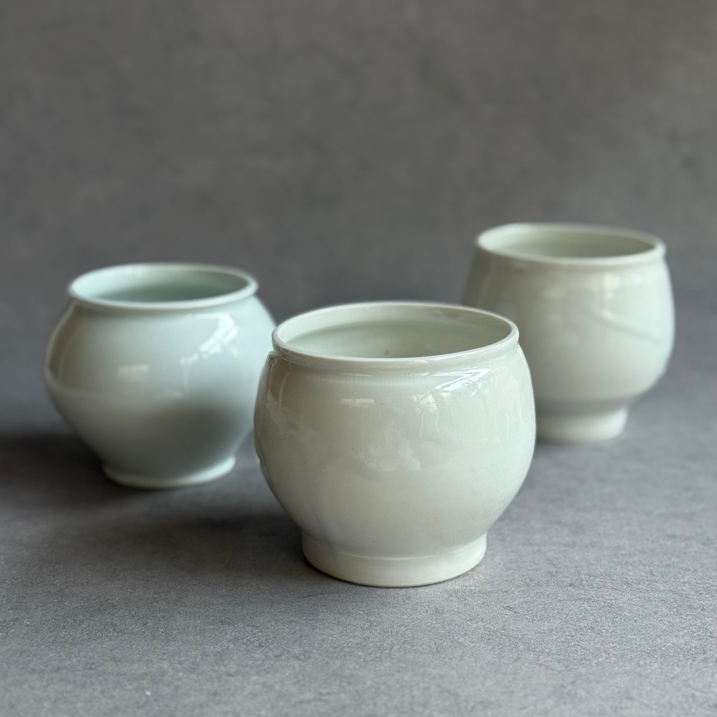 明 白磁 線彫 壺 竹下努 青白磁小壷 | gallery 一白