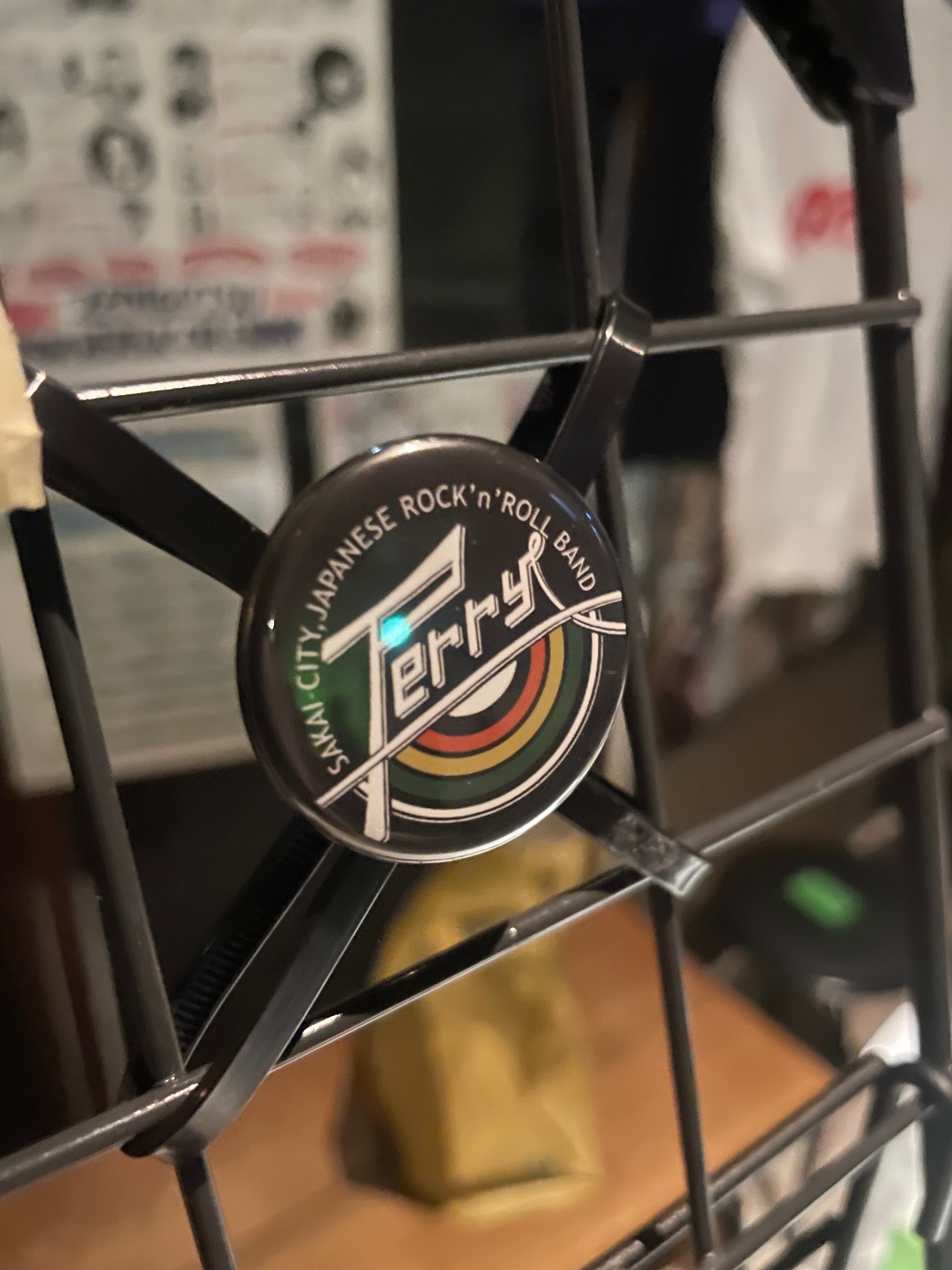 32mm THE PERRY ロゴ缶バッジ | THE PERRY STORE