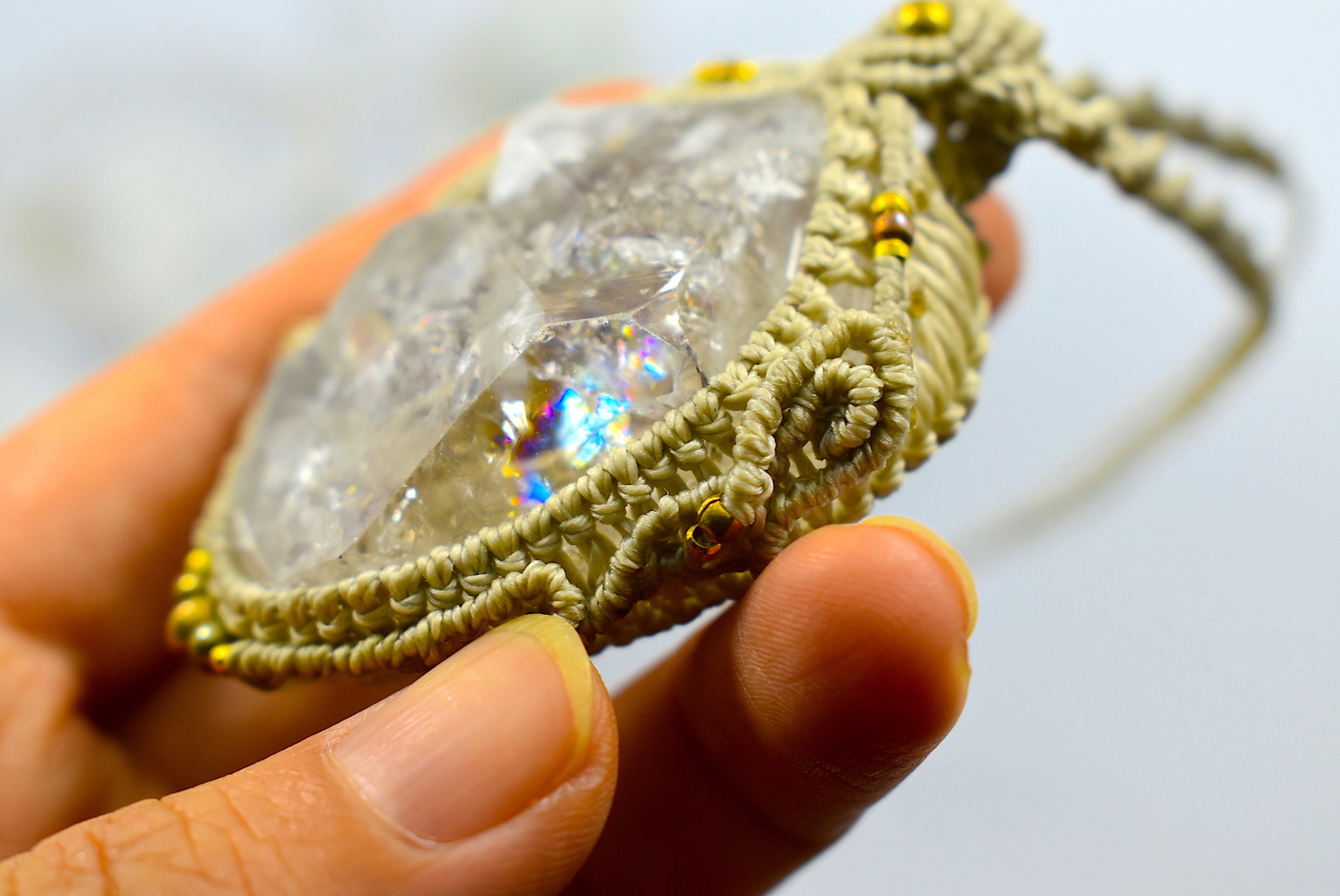 あふれる虹✨シャンパンカラー ハーキマーダイヤモンド 原石 虹入り☆特大☆ハーキマーダイヤモンド原石 マクラメペンダント
