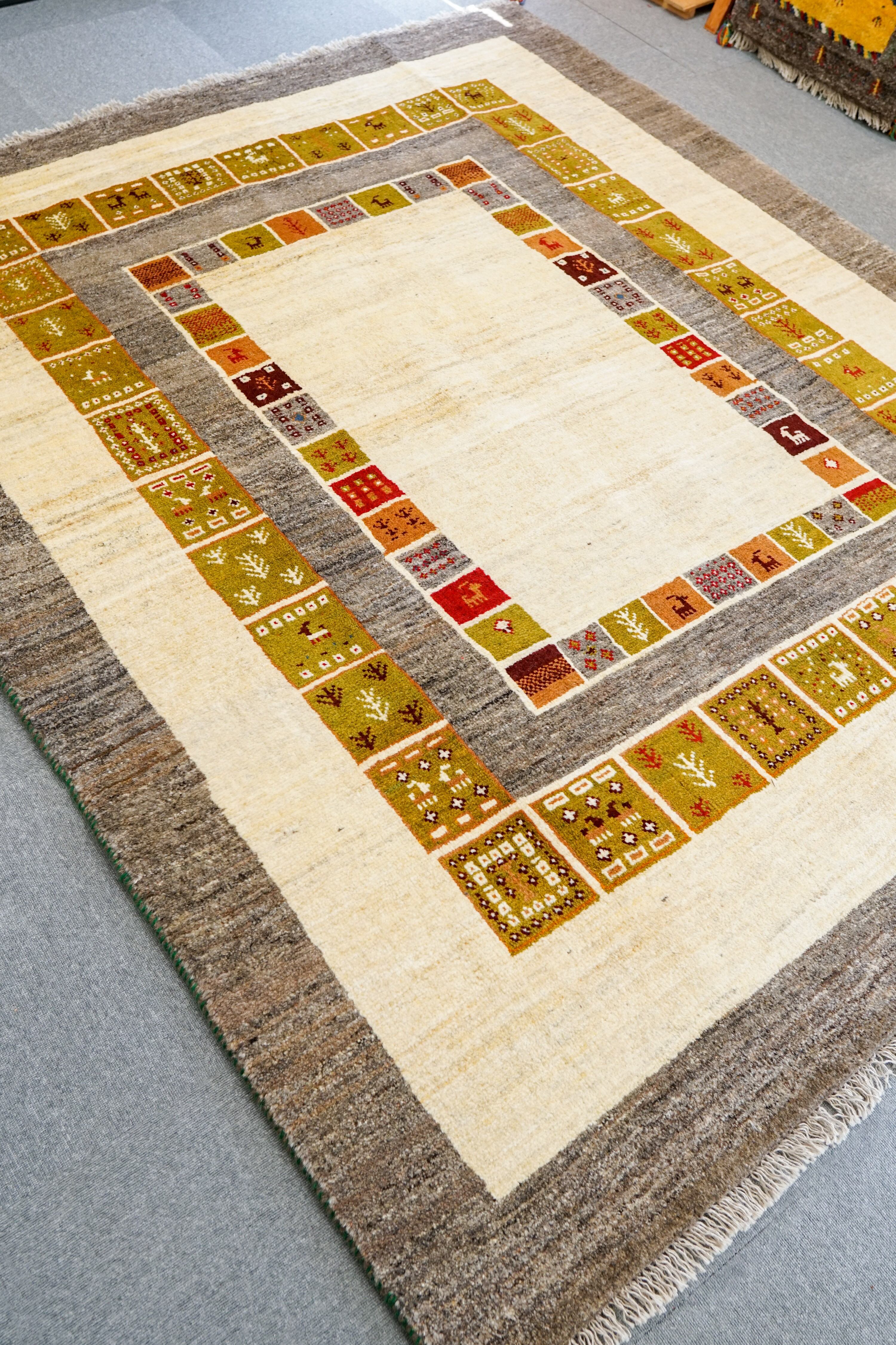 アフガニスタンカールモハマディ 117×73cm 手織り絨毯 特別