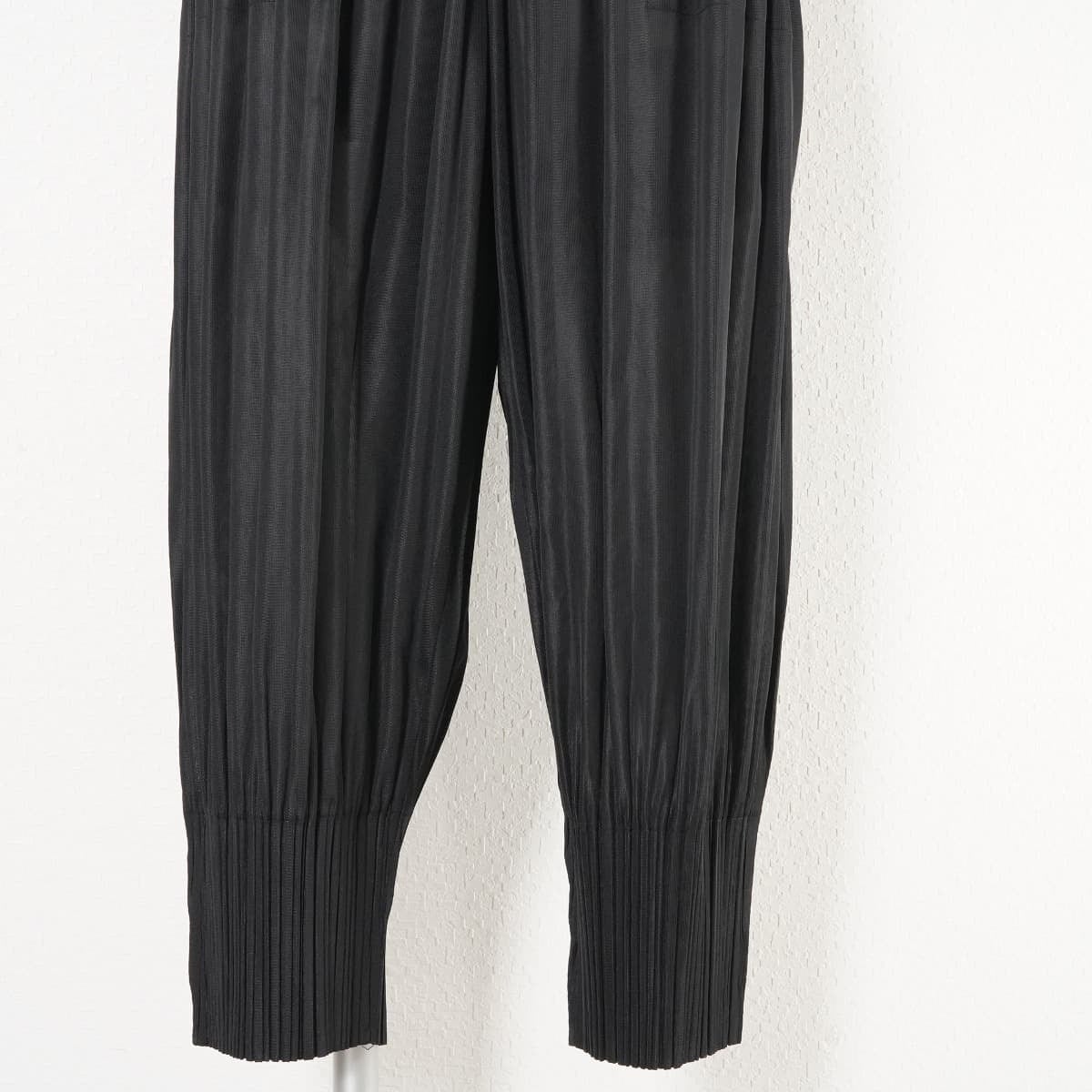 PLEATS PLEASE ISSEY MIYAKE パンツ　黒