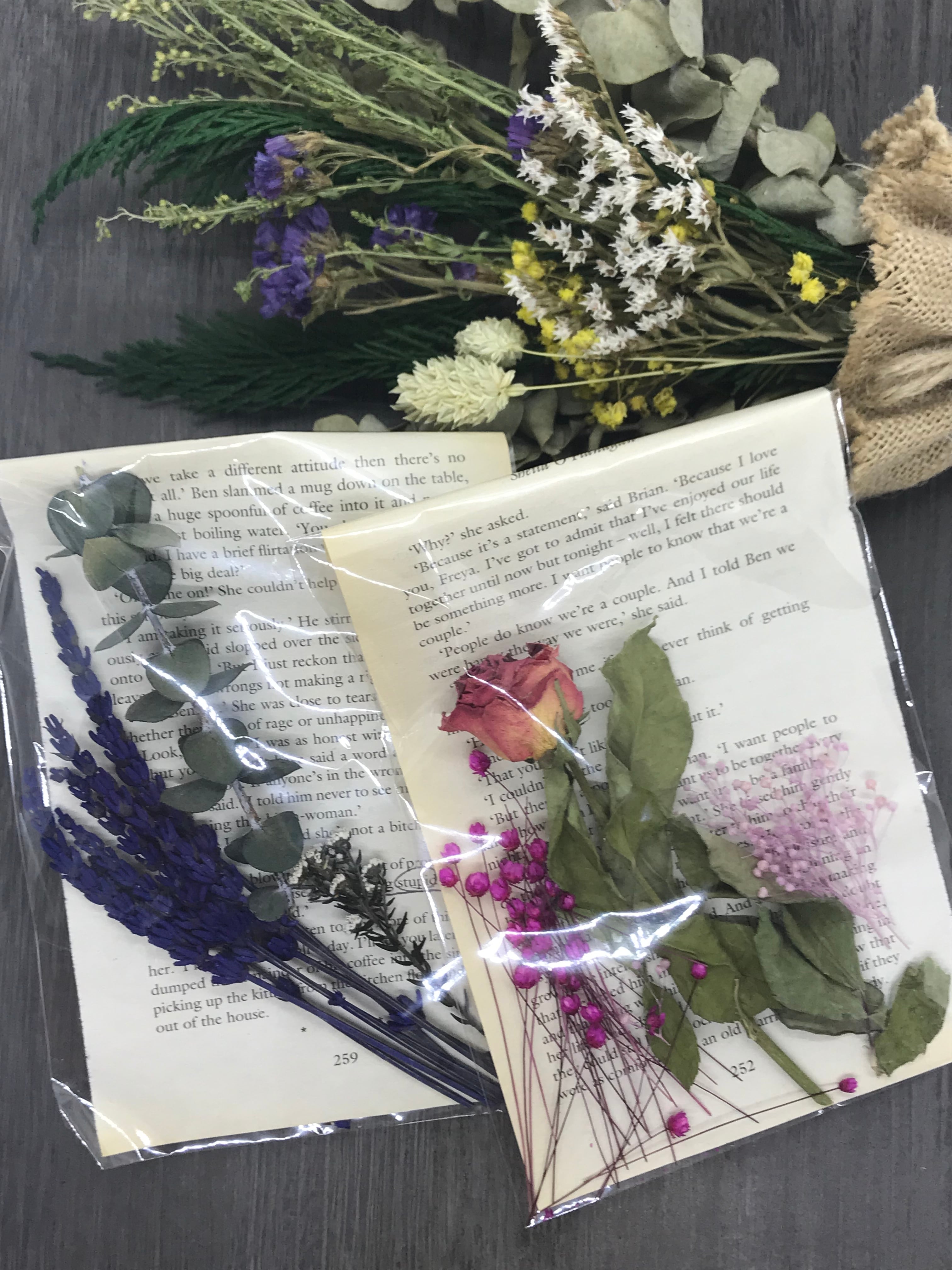 洋書とセットでオシャレ〜ドライフラワーのミニスワッグ〜 | Mikuy_Flower