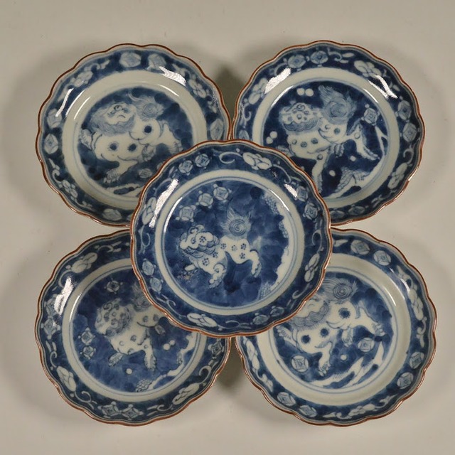 古伊万里手描き花柄獅子デザイン平皿中皿金彩入り4枚さセット昭和レトロ 古伊万里手描き花柄獅子デザイン平皿中皿金彩入り4枚さセット昭和レトロ