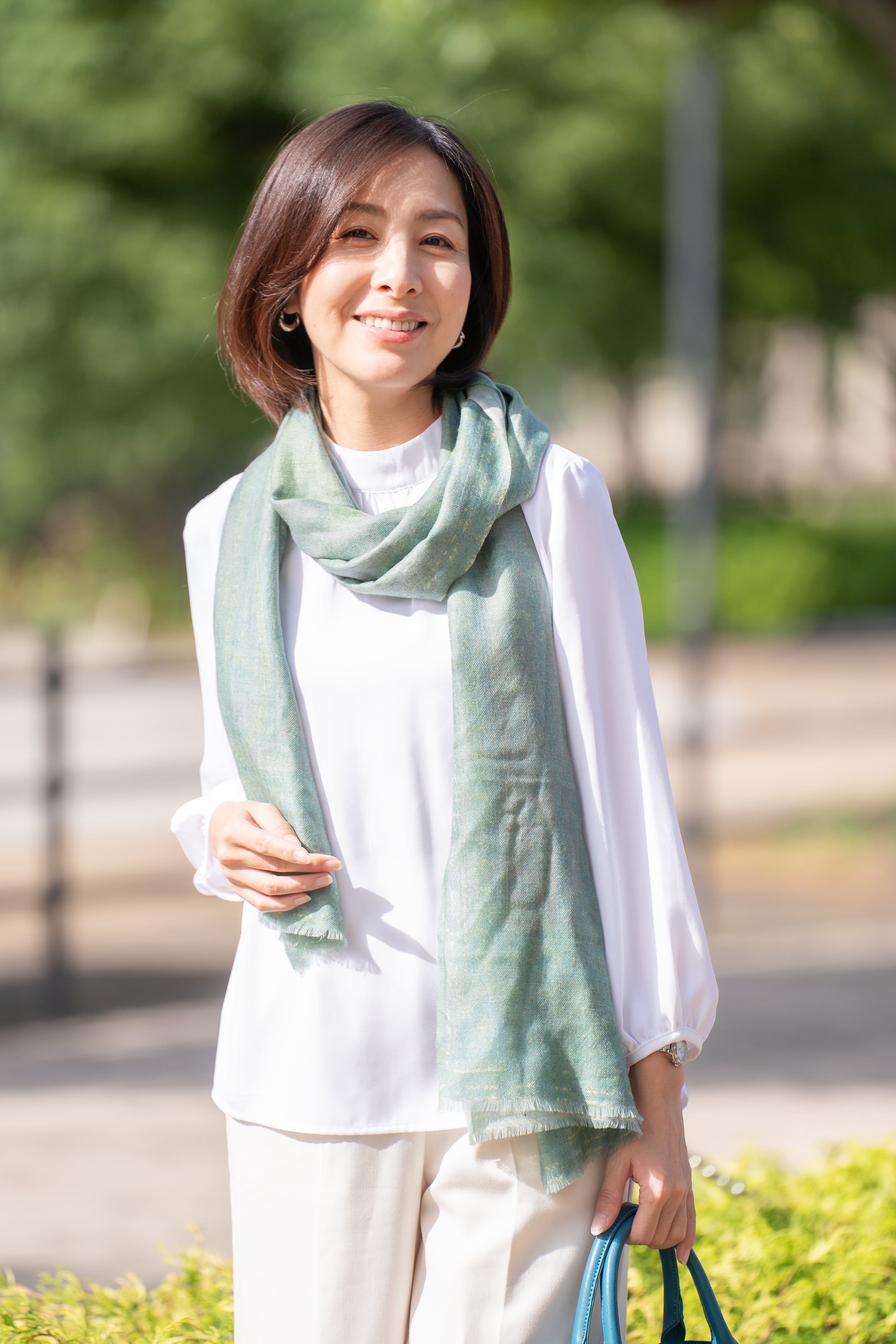 Okazaki - オカザキ/エメラルドグリーン カシミヤ100%プリントストール