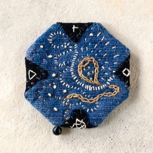 手ししゅうコースター「宇宙７」藍染手織綿と黒水晶　小