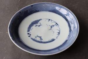 古伊万里 染付 波濤白抜き花文 中皿 七寸/Old Imari medium size plate