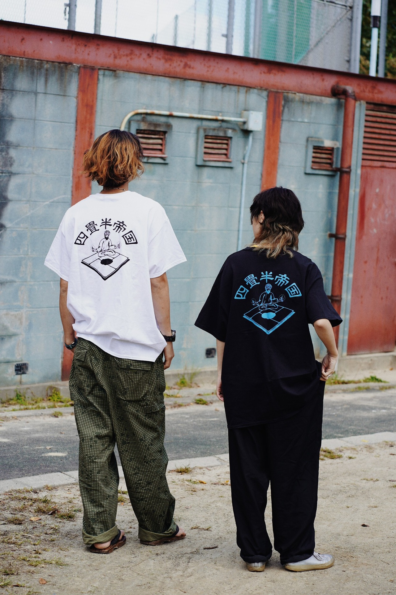 四畳半帝国半袖　白×黒色