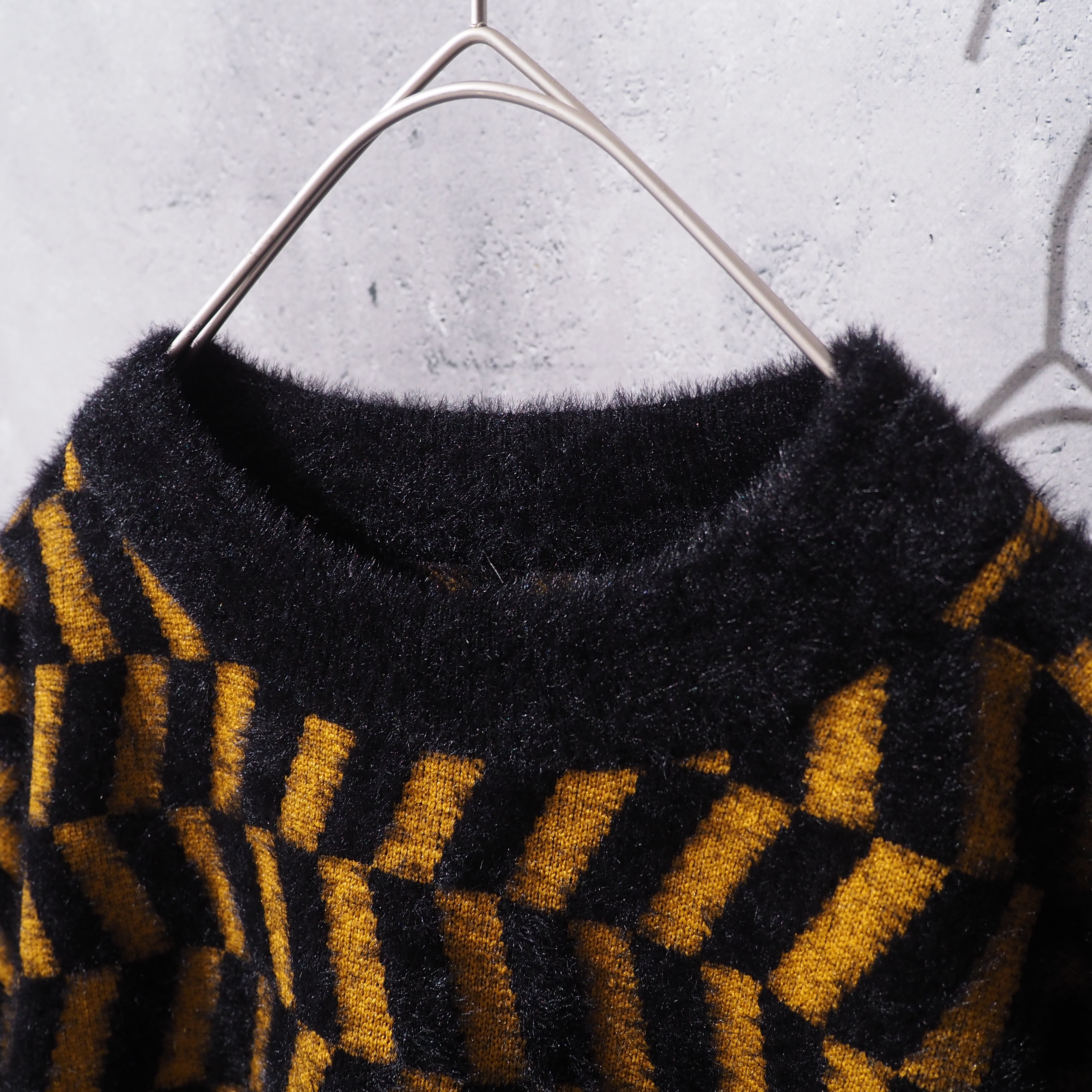 ” Unknown ” Geometric all Over Mohair - like Over silhouette knit