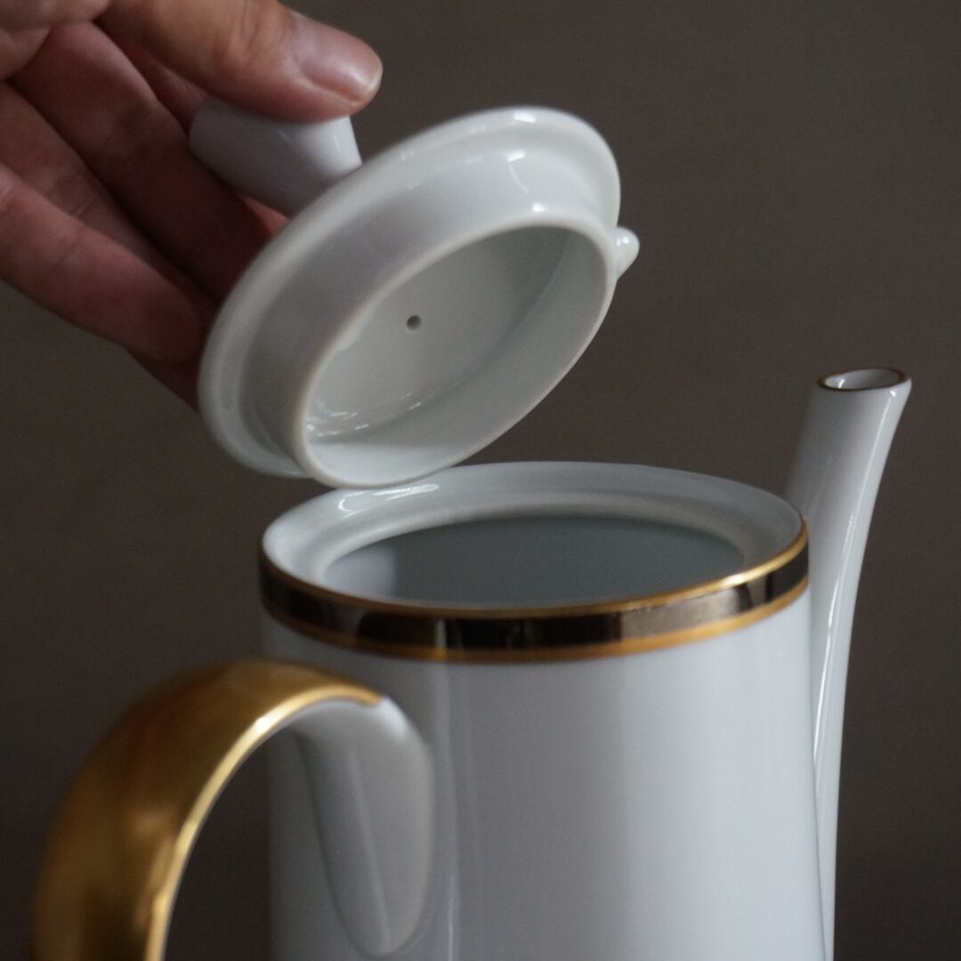 古い国産の陶器ポット